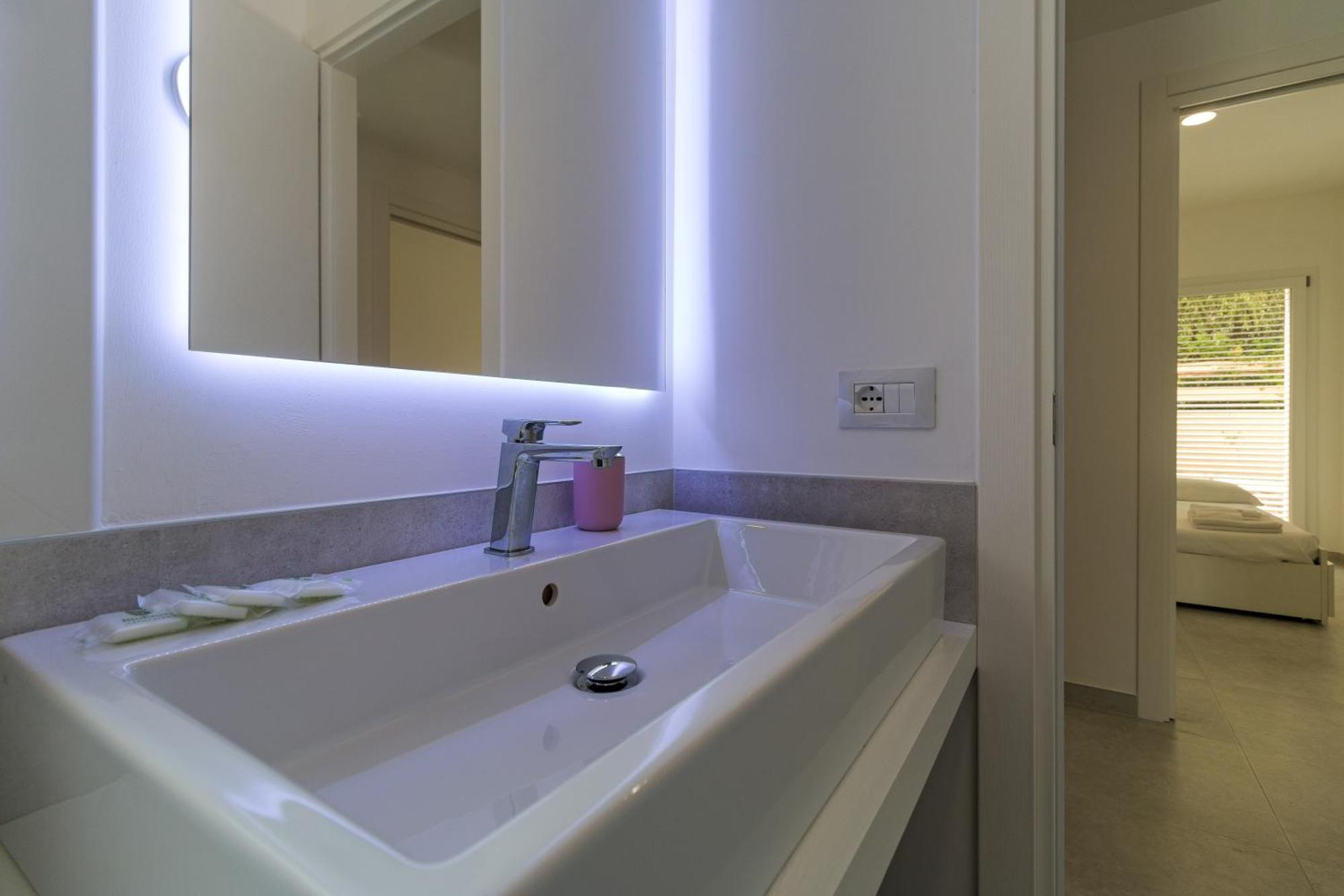 Appartamento Perla Bianca, Con Wifi E Air Con カーラゴノネ エクステリア 写真